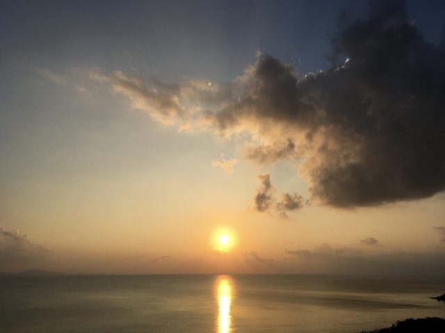 石垣島の日の入り・夕日の平久保半島　