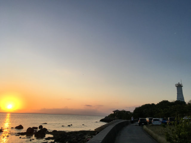 石垣島の日の入り・夕日スポットの観音崎灯台　
