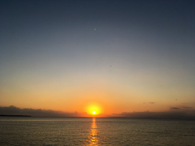 石垣島の日の入り・夕日スポットの観音崎灯台　
