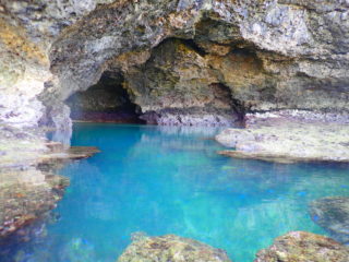 石垣島の９月の青の洞窟