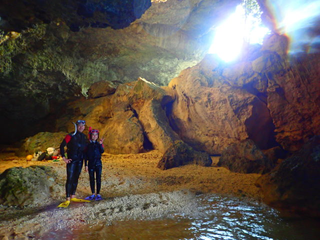 石垣島の秋の青の洞窟シュノーケリング