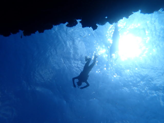 石垣島の青の洞窟