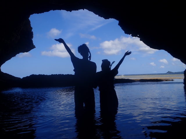 石垣島の一人旅の青の洞窟シュノーケリング