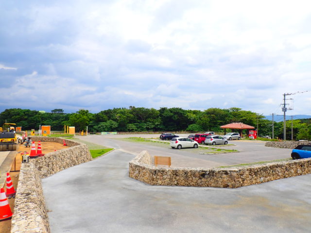 石垣島の観光スポットの川平公園の駐車場