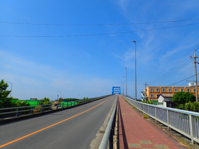 石垣島の観光スポットのサザンゲートブリッジ