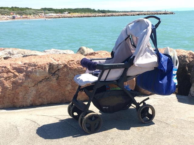 ベビーカー　フリー画像